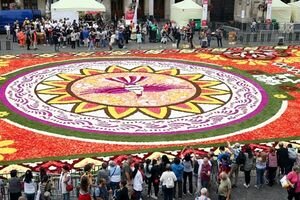 В Брюсселе начался фестиваль "Ковер из цветов", который посвятили мексиканской культуре. Фото