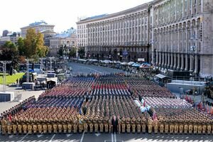 Порошенко пришел на генеральную репетицию парада ко Дню независимости. Фото