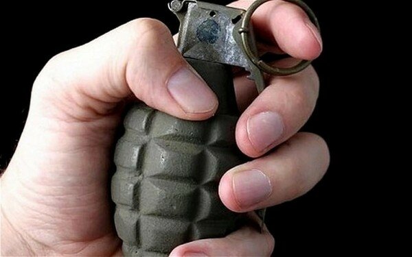 В Киеве иностранец подбросил гранату под дверь квартиры бывшей жены. Фото