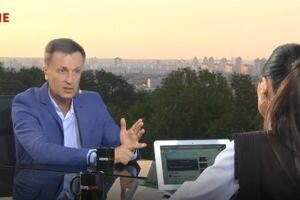 Наливайченко: Солдаты потеряли сознание на параде неспроста, я бы на месте Порошенко задумался