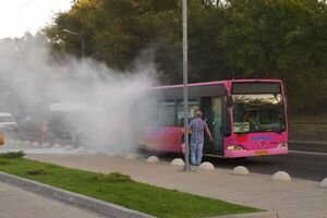 В Днепре на ходу начал дымиться автобус с пассажирами