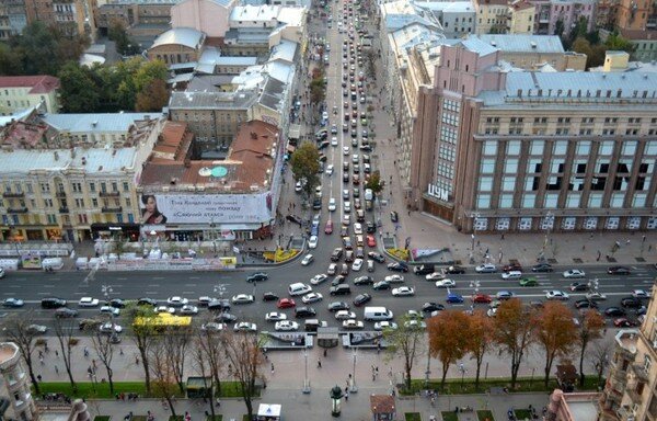 Движение в центре Киеве сковали 6-балльные пробки
