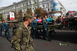В "ДНР" простились со своим главой: проводить Захарченко пришли 200 000 человек (фото)
