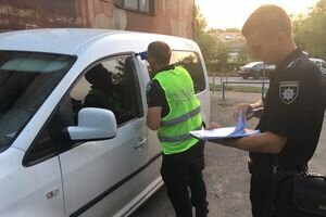 Трое вооруженных грабителей отобрали у жителя Ровно 70 тысяч долларов