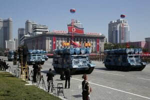 Без баллистических ракет и обращения Ким Чен Ына: В Пхеньяне провели военный парад по случаю юбилея КНДР