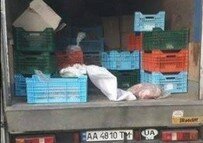 "Не свои же, и такое съедят": в Киеве водитель развозил протухшее мясо в детсады