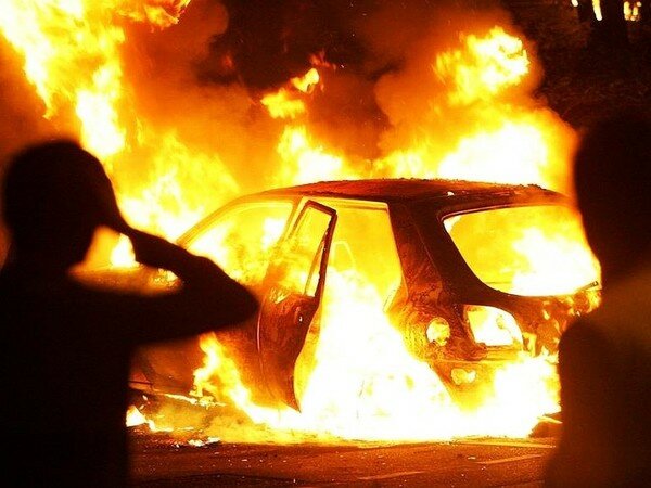 Неизвестные спалили два автомобиля в Одесской области