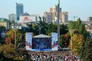 В "ДНР" ко Дню мира выступили популярные российские артисты. Видео