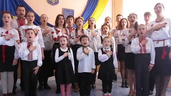 В Ивано-Франковской области школьников хотят заставить молиться и петь гимн перед уроками