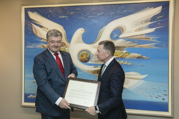 Волкер передал Порошенко декларацию о непризнании США аннексии Крыма