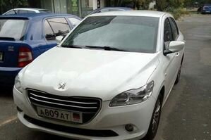 На дорогах Киева заметили Peugeot с номерами "ДНР"