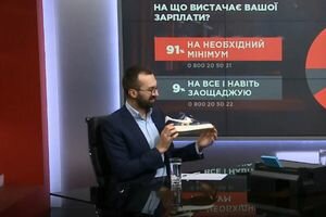 Народный депутат Сергей Лещенко разулся в прямом эфире NEWSONE 