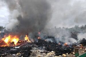 В Николаеве произошел масштабный пожар на свалке мусора. Фото