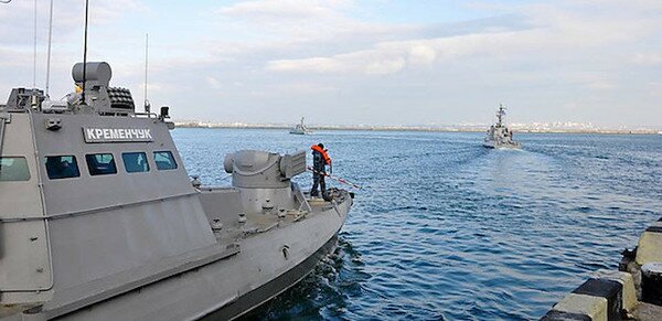 ВМС: В Азовском море российский катер пытался спровоцировать боестолкновение