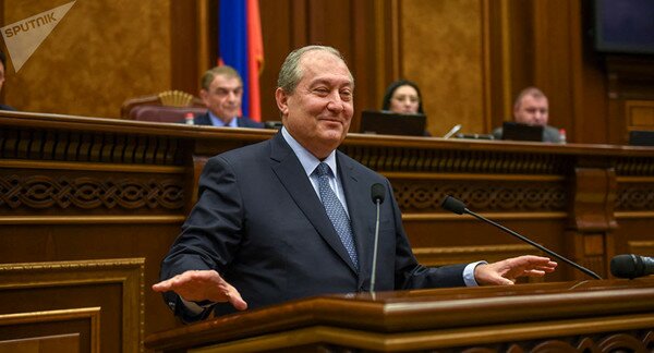 Президент Армении уволил шестерых министров по инициативе Пашиняна