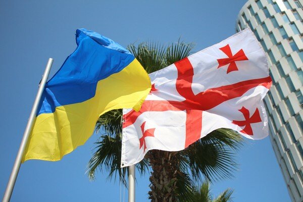 Украина и Грузия подписали безвиз: украинцы могут посещать страну по ID-картам