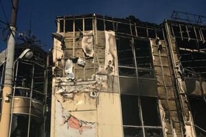 В Антраците пожар уничтожил торговый центр (фото)