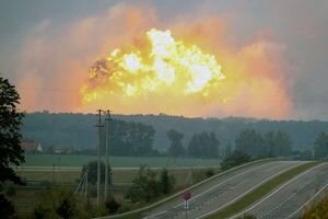 Генштаб: К тушению пожара на складах в Ичне привлекут пять танков