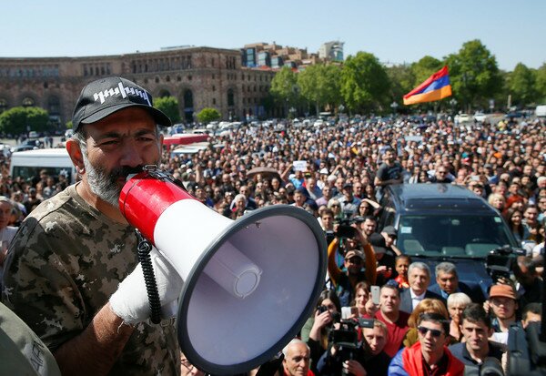 Депутаты Армении поддержали досрочные выборы в парламент