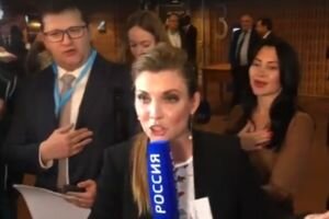 Украинские дипломаты в ПАСЕ гимном сорвали прямой эфир журналистке с росТВ. Видео