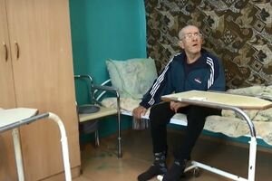 В пансионате под Харьковом санитарка избила и покрыла матом пожилого мужчину. Видео