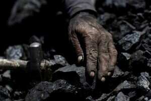 В Донецкой области на шахте погиб горняк, еще один находится в больнице