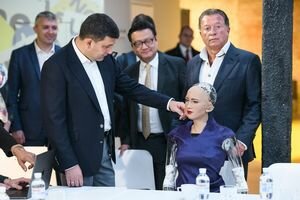Бойлер Кличко и флирт Гройсмана с роботом Софией: как политики провели прошлую неделю