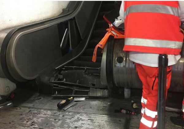 В метро Рима обрушился эскалатор с российскими болельщиками: более 20 пострадавших, одному оторвало ногу. Видео