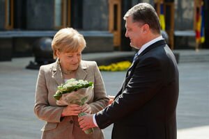 "Организованный Россией фейк": Порошенко и Меркель осудили проведение выборов в ОРДЛО