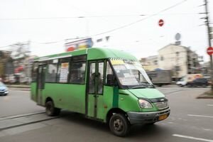 В Одесской области 41-летняя женщина выпала из переполненной маршрутки и впала в кому