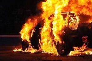 В центре Киева полностью сгорел Mitsubishi по неизвестным причинам