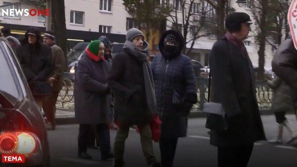 В Киеве люди перекрыли бульвар Леси Украинки из-за отсутствия тепла в их квартирах