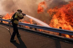 Во время адских пожаров в Калифорнии без вести пропавшими считаются более 1 000 человек