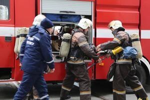 В Киеве на Виноградаре вспыхнул новострой: горело с третьего по 18 этаж (фото, видео)