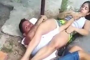 В Бразилии девушка уложила на лопатки мужчину, который пытался ее ограбить. Видео