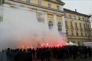 Бойцы АТО устроили пикет возле Львовского горсовета (видео)