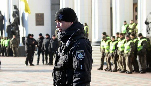 Киевские полицейские задержали троих участников акции протеста владельцев авто на еврономерах