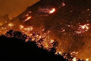 Калифорнию начало затапливать мощными ливнями после адских пожаров