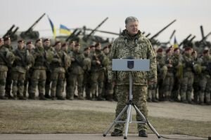 Порошенко пообещал, что в 2019 году десантники получат новое оружие, в том числе и Javelin