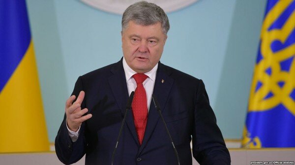 Порошенко призвал поддерживать украинцев, которые живут в России