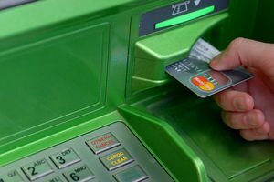 НБУ поручил банкам наполнить банкоматы наличными