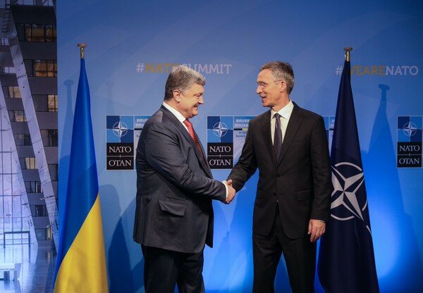 В НАТО призвали Россию немедленно освободить украинских моряков и суда
