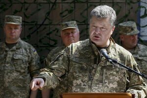 Порошенко ввел в Украине военное положение на 30 дней