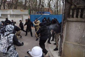 В Одессе произошла массовая драка между противниками стройки и толпой неизвестных, 19 человек задержаны (фото, видео)
