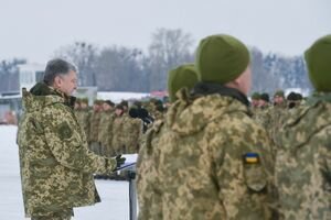 Порошенко: Вокруг Украины развернута 80-тысячная группировка российских военных