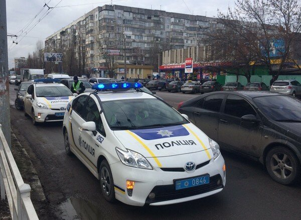 Полицейский на служебной Skoda Octavia сбил 16-летнюю девушку в Виннице