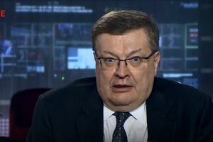 Грищенко заявил, что Меркель могла убедить Порошенко ввести военное положение на 30 дней