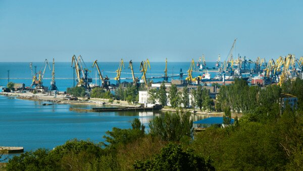 Блокада украинских портов: почти 20 судов до сих пор не могут пройти Керченский пролив