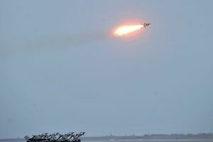 Уничтожает цель на расстоянии в 280 км: В Одесской области прошли испытания ракет (фото)