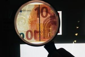 В Евросоюзе разработали план отказа от доллара в пользу евро